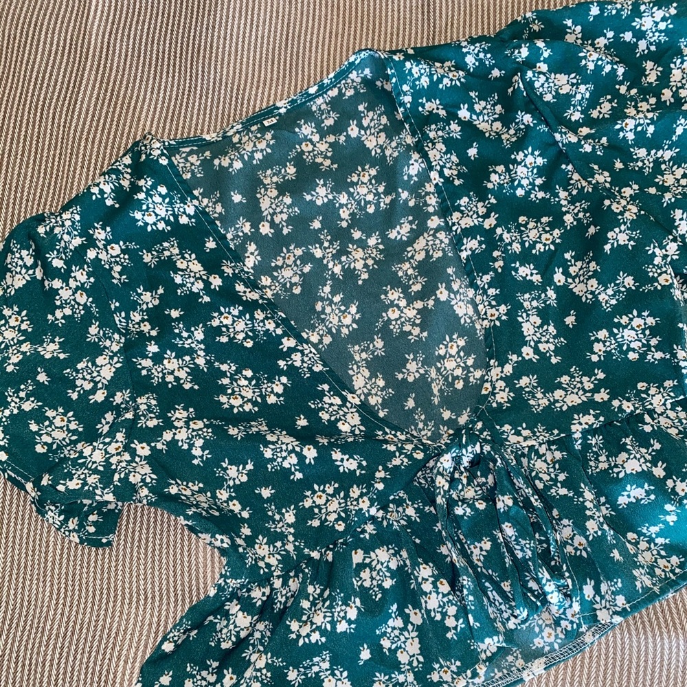 Green floral tie front crop top